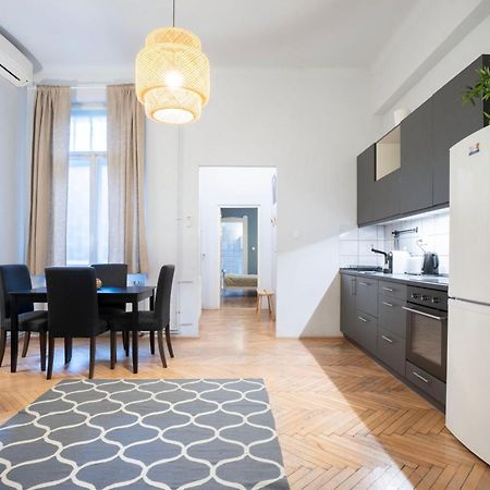 Super Comfort Apartment With 3 Rooms Next To Opera Budapest Luaran gambar